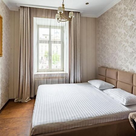 Romari Проспект Свободи 39 Lviv Ngoại thất bức ảnh
