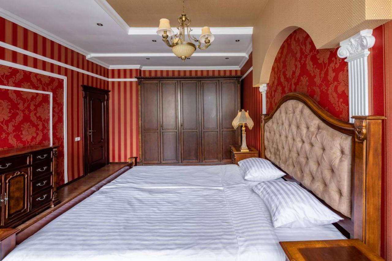 Romari Проспект Свободи 39 Lviv Ngoại thất bức ảnh