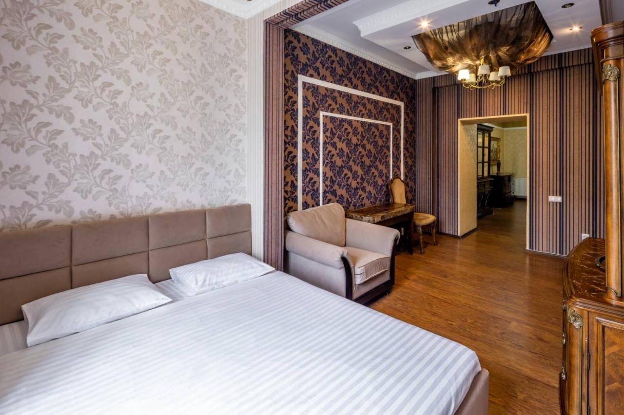 Romari Проспект Свободи 39 Lviv Ngoại thất bức ảnh