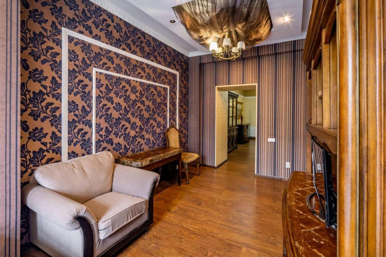 Romari Проспект Свободи 39 Lviv Ngoại thất bức ảnh