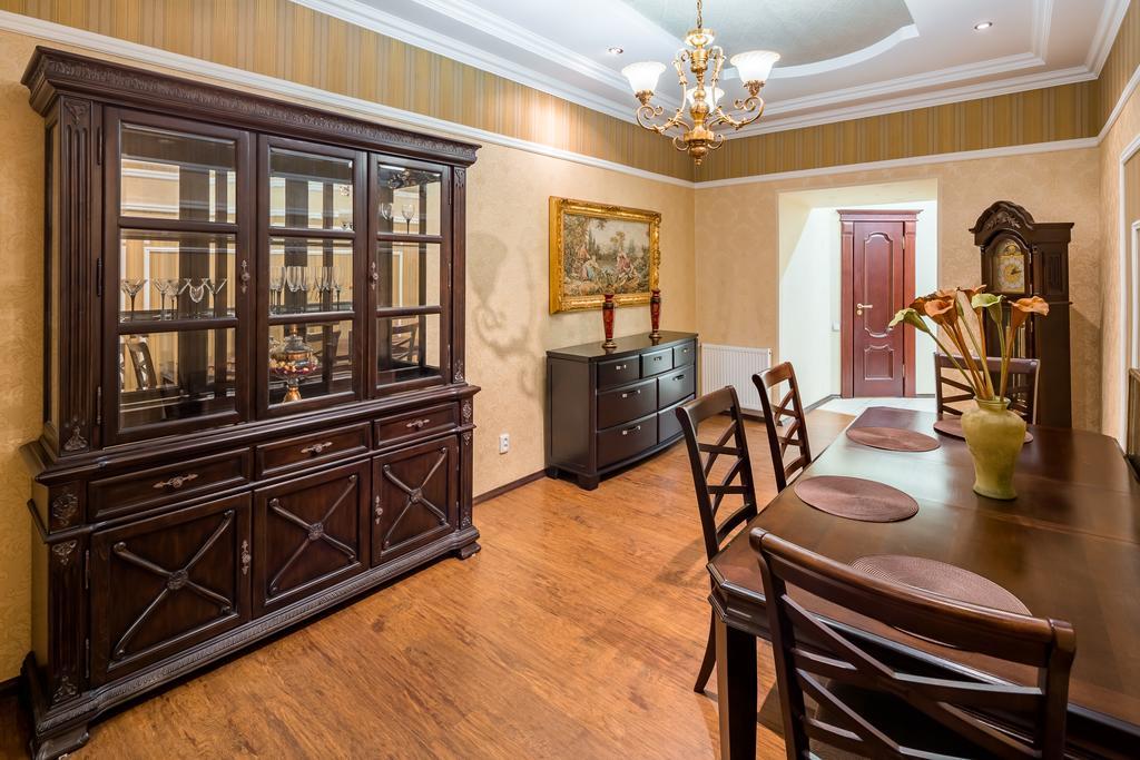 Romari Проспект Свободи 39 Lviv Ngoại thất bức ảnh